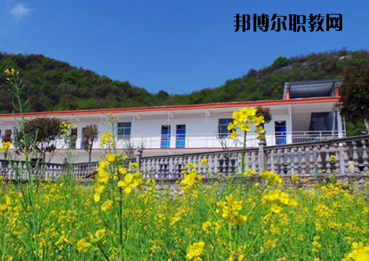 景德鎮(zhèn)傳統(tǒng)文化職業(yè)學(xué)校2020年報(bào)名條件、招生要求、招生對(duì)象
