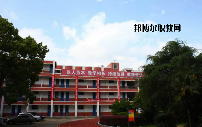 江西建筑工業(yè)學(xué)校2020年報名條件、招生要求、招生對象