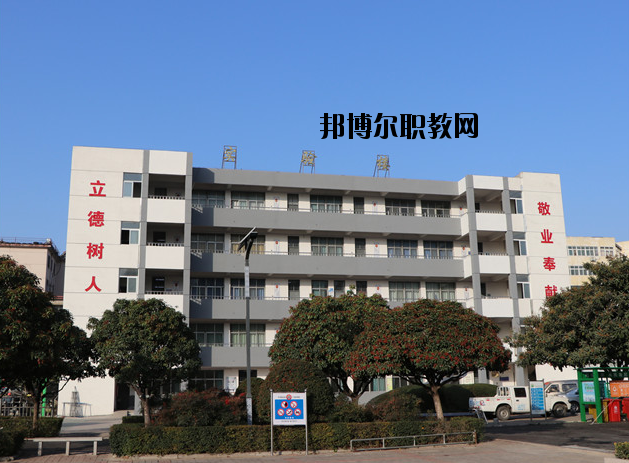 平頂山工業(yè)學(xué)校2021年報名條件、招生要求、招生對象