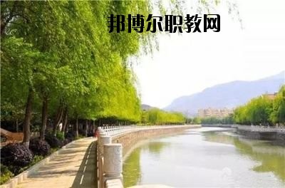 華坪縣職業(yè)高級(jí)中學(xué)2020年招生辦聯(lián)系電話(huà)