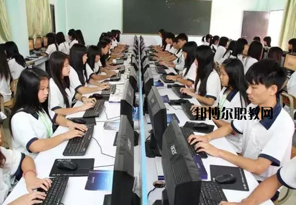 肇慶高要技工學(xué)校2020年報(bào)名條件、招生要求、招生對象