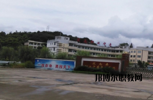 定南中等專業(yè)學(xué)校2020年報(bào)名條件、招生要求、招生對(duì)象
