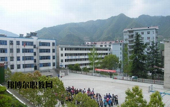 ?？德毥讨行膶W(xué)校2020年招生辦聯(lián)系電話