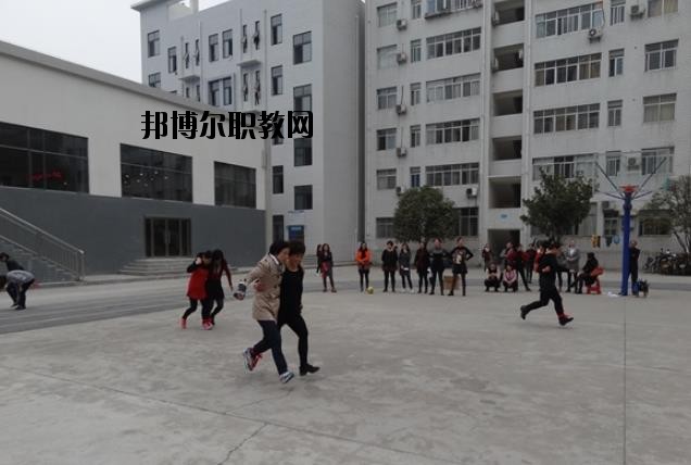 ?？德毥讨行膶W校怎么樣、好不好