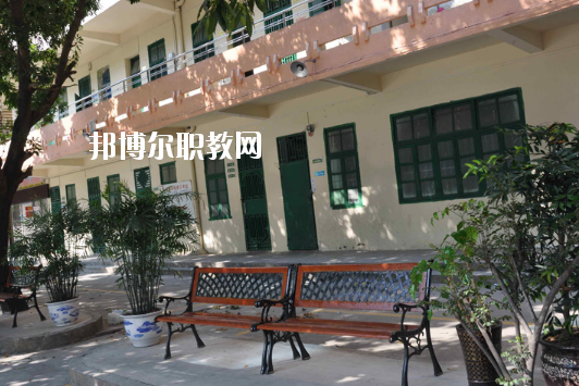 湛江海濱職業(yè)技術(shù)學(xué)校2020年招生辦聯(lián)系電話(huà)