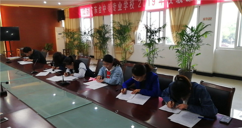 江蘇東臺(tái)中等專(zhuān)業(yè)學(xué)校2020年招生辦聯(lián)系電話(huà)