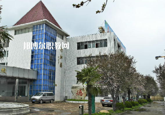阜陽工業(yè)經(jīng)濟(jì)學(xué)校2020年報(bào)名條件、招生要求、招生對象