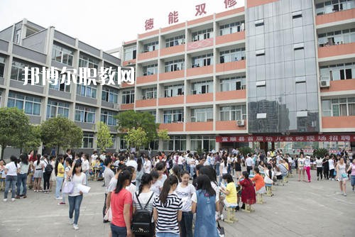 富順縣福源灝職業(yè)中學2020年報名條件、招生要求、招生對象
