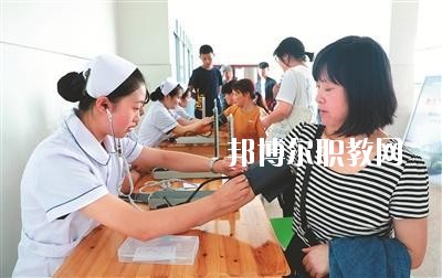 四川2020年衛(wèi)校和職高哪個(gè)好