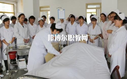 四川2020年女生上衛(wèi)校學什么好