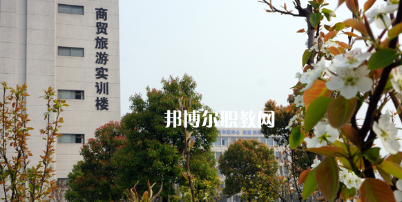 安徽銅陵技師學院2021年招生辦聯(lián)系電話