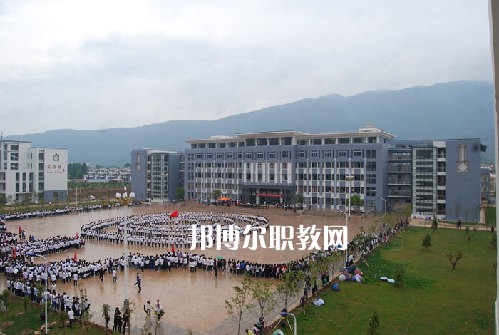 麗江民族中等專業(yè)學校2021年報名條件、招生要求、招生對象