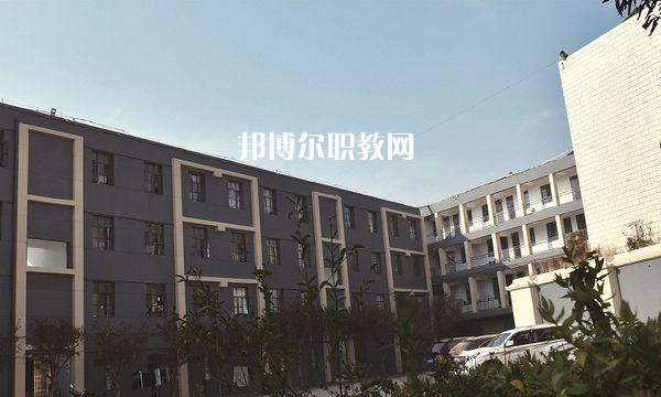 云南冶金高級技工學(xué)校2021年學(xué)費。收費多少