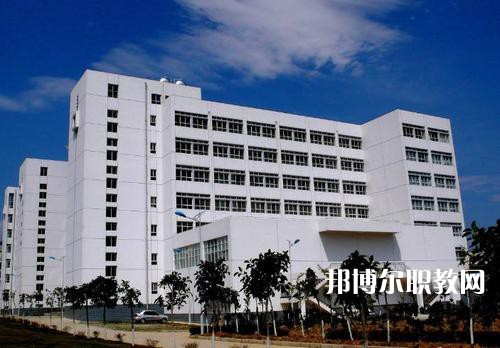 大理衛(wèi)生學(xué)校2021年報(bào)名條件、招生要求、招生對(duì)象