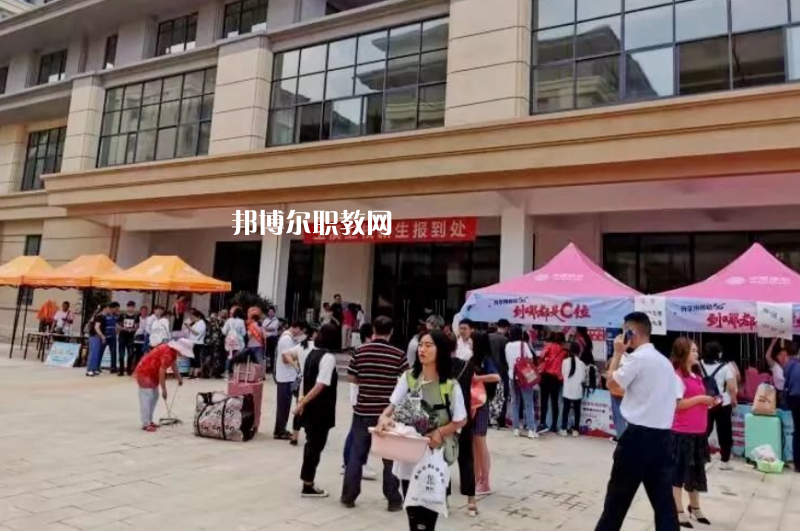 云南玉溪衛(wèi)生學校2021年報名條件、招生要求、招生對象