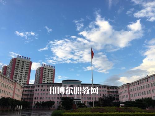 玉溪工業(yè)財貿(mào)學校2021年學費。收費多少
