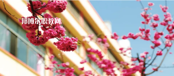 云南昆明工業(yè)學(xué)校2021年報(bào)名條件、招生要求、招生對(duì)象