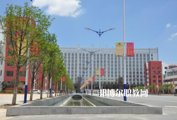 云南電子信息高級技工學(xué)校2021年報名條件、招生要求、招生對象