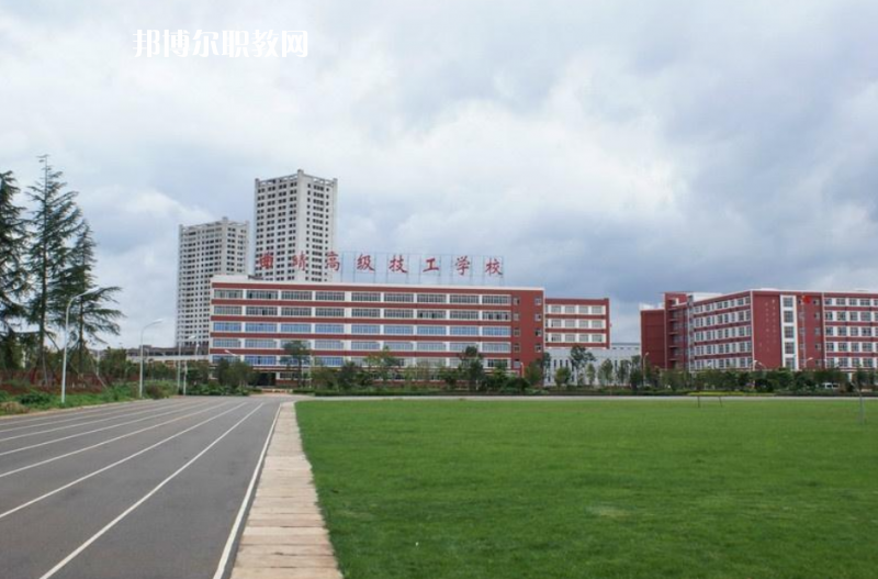 曲靖技工學(xué)校2021年報(bào)名條件、招生對(duì)象