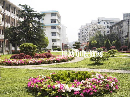 保山市昌寧縣職業(yè)技術(shù)學(xué)校2021年學(xué)費(fèi)、收費(fèi)多少