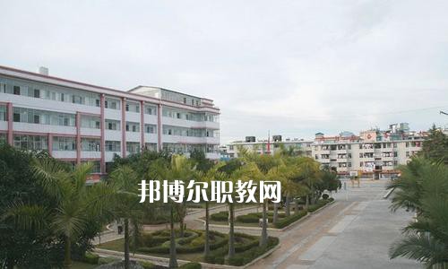 云南省普洱衛(wèi)生學(xué)校2021年學(xué)費、收費多少