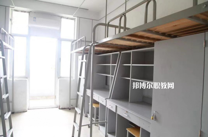 江蘇興化中等專(zhuān)業(yè)學(xué)校2022年宿舍條件