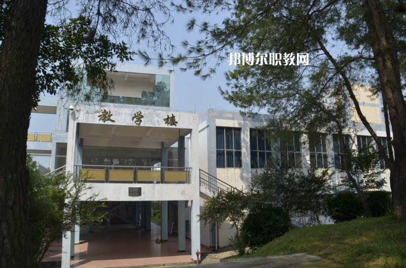 重慶第三衛(wèi)生學校2022年報名條件、招生要求、招生對象 