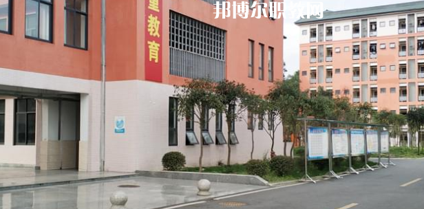 成都廣信數(shù)字技術職業(yè)學校2022年學費、收費多少