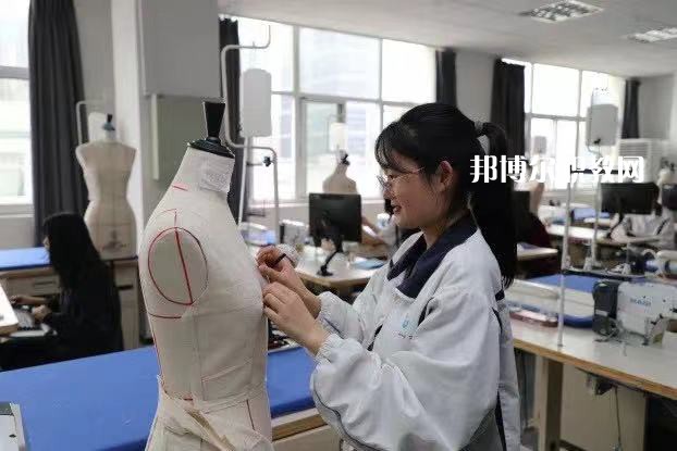 江蘇省蘇州絲綢中等專業(yè)學(xué)校2022年報名條件、招生要求、招生對象