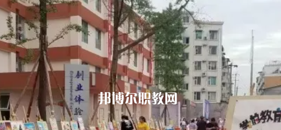 天府成人中等專業(yè)學(xué)校2022年學(xué)費(fèi)、收費(fèi)多少
