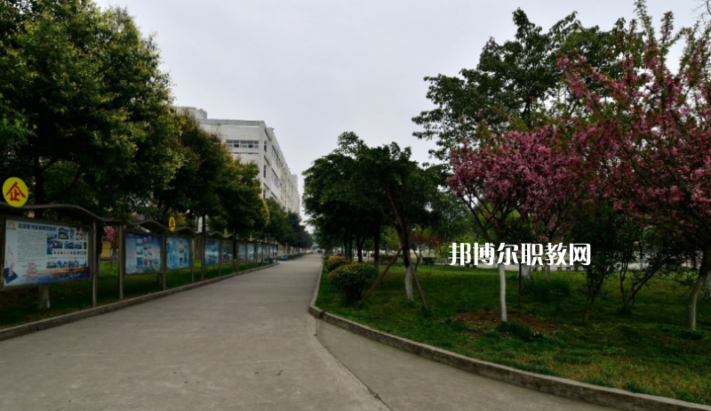 四川省廣漢市職業(yè)中專學(xué)校怎么樣、還不好