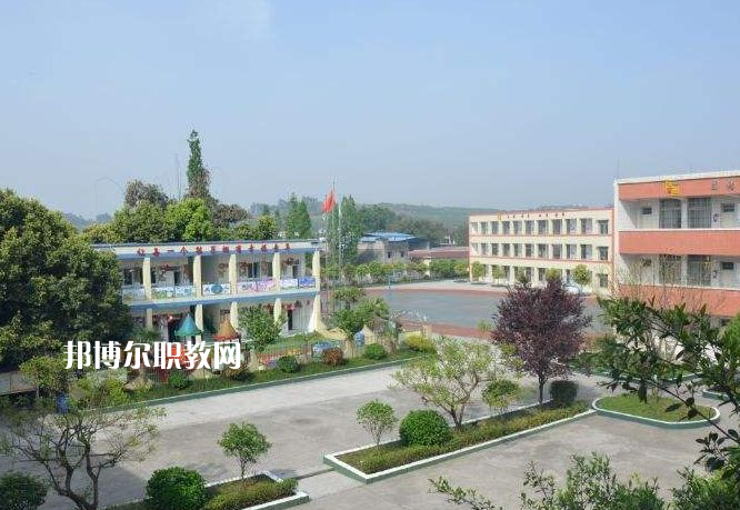 重慶巴南職業(yè)教育中心2022年報(bào)名條件、招生要求、招生對(duì)象