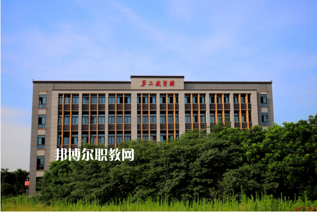 重慶工貿(mào)高級技工學(xué)校2022年報名條件、招生要求、招生對象