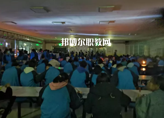 平?jīng)隼砉ぶ械葘?zhuān)業(yè)學(xué)校2022年招生辦聯(lián)系電話(huà)