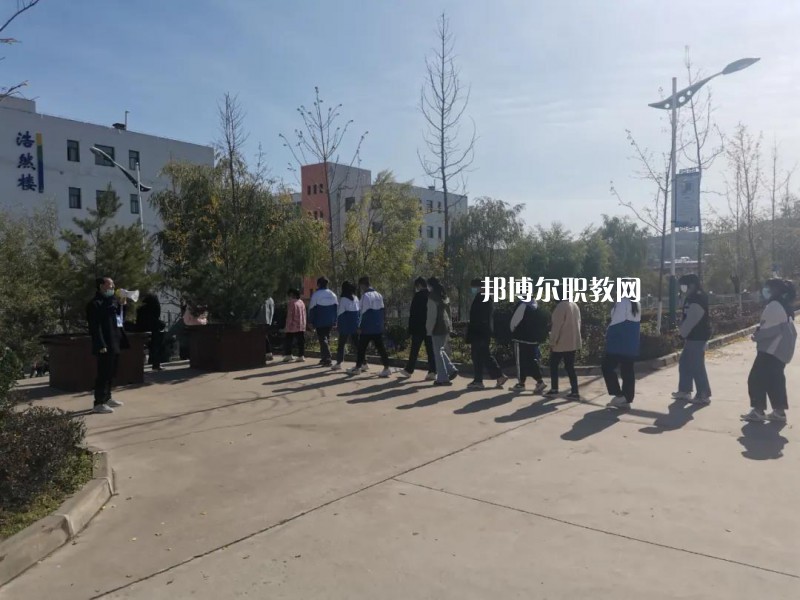 華亭職業(yè)教育中心2022年學(xué)費、收費多少