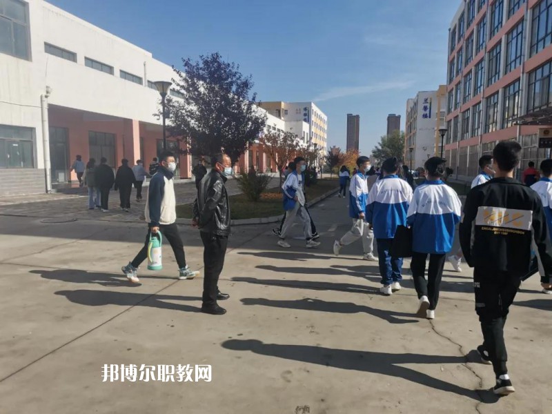 華亭職業(yè)教育中心2022年報名條件、招生要求、招生對象