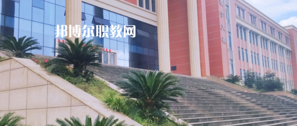 樂山市醫(yī)藥科技高級(jí)技工學(xué)校成都校區(qū)2022年報(bào)名條件、招生要求、招生對(duì)象
