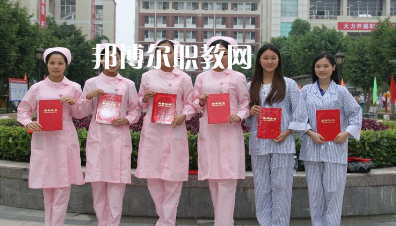 廉江市衛(wèi)生職業(yè)技術(shù)學(xué)校2022年報名條件、招生要求、招生對象