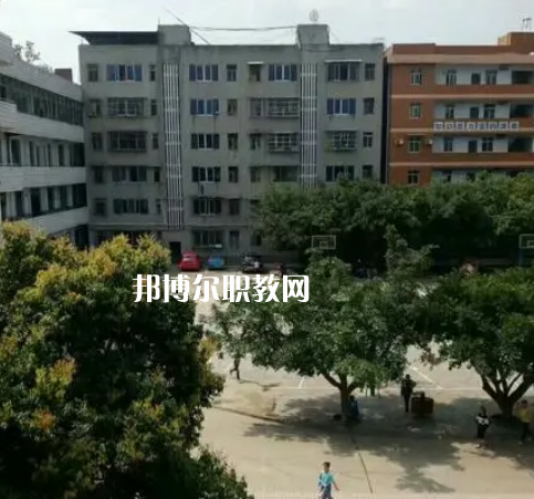 四川省簡(jiǎn)陽(yáng)市平泉高級(jí)職業(yè)中學(xué)2022年有哪些專(zhuān)業(yè)