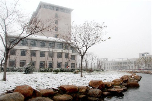 江蘇省連云港工貿(mào)高等職業(yè)技術學校2022年報名條件、招生要求、招生對象