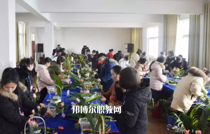 安徽省阜陽(yáng)農(nóng)業(yè)學(xué)校2022年報(bào)名條件、招生要求、招生對(duì)象