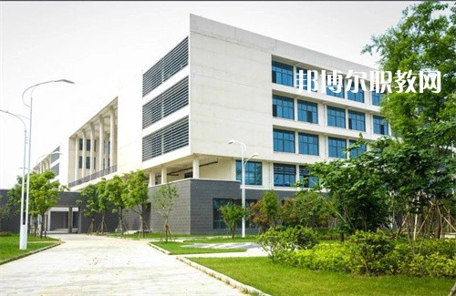 安徽亳州新能源學(xué)校2022年招生辦聯(lián)系電話(huà)