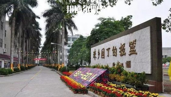 欽州合浦師范學(xué)校2022年報名條件、招生要求、招生對象