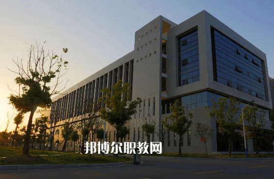 安徽阜陽技師學院2022年報名條件、招生要求、招生對象