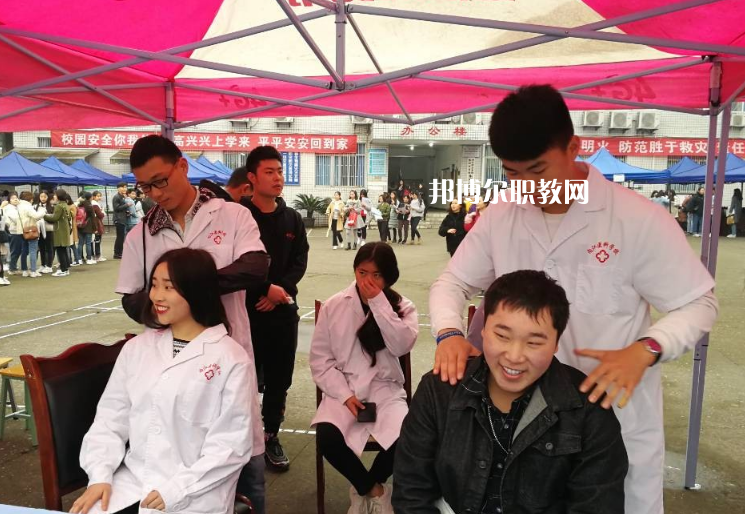 四川內(nèi)江醫(yī)科學(xué)校2022年報(bào)名條件、招生要求、招生對(duì)象