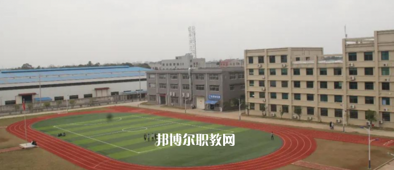 曲靖衛(wèi)生學(xué)校2022年報(bào)名條件、招生要求、招生對象