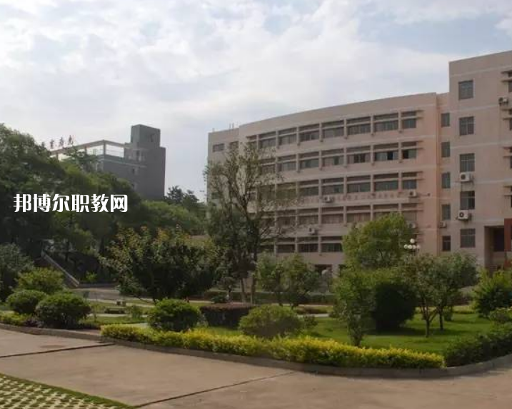 德宏州中等職業(yè)學(xué)校2022年招生辦聯(lián)系電話(huà)