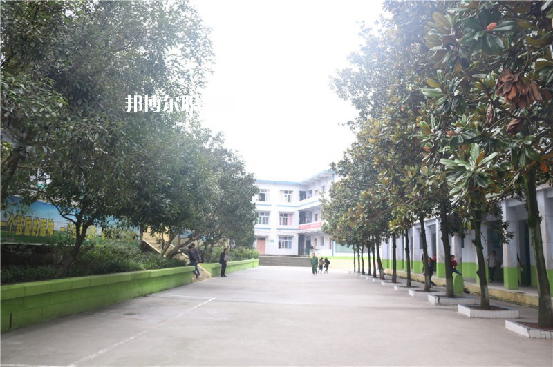 云南司法學(xué)校2022年學(xué)費(fèi)、收費(fèi)多少