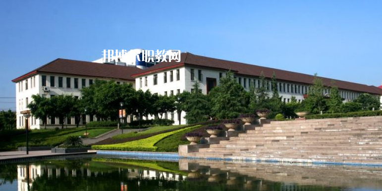 重慶醫(yī)科學(xué)校2022年學(xué)費(fèi)、收費(fèi)多少