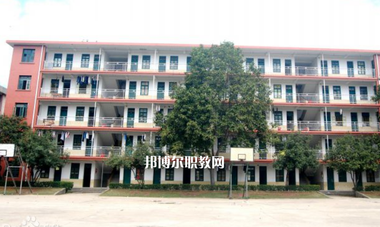 楚雄醫(yī)藥高等專科學(xué)校2022年學(xué)費、收費多少
